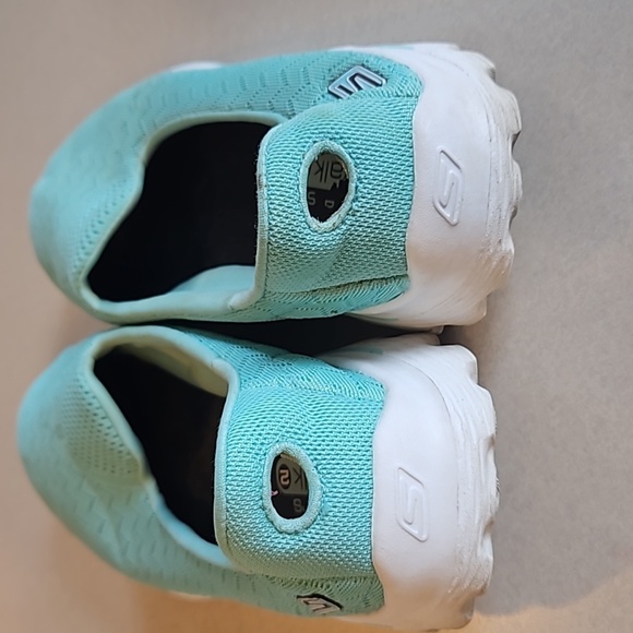 Teal skechers Slip ons - Picture 6 of 12